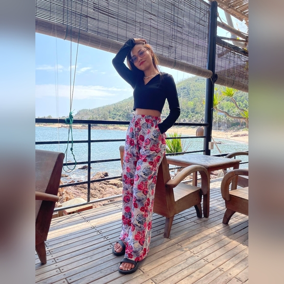 Rosey Red, Linen Thai style women's boho pants! - Picture 7 of 7